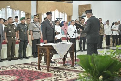 arry-yuswandi-resmi-dilantik-sebagai-sekda-sumbar-mahyeldi-sekda-adalah-mesin-penggerak-pemerintah
