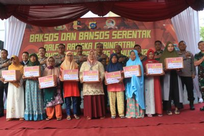 Baksos Serentak, Polda Sumbar Salurkan 500 Paket Bantuan untuk Masyarakat di Padang 