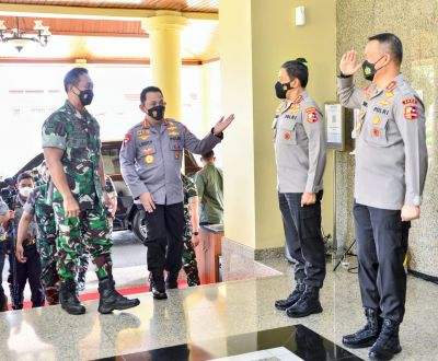 Bertemu Panglima, Kapolri Pastikan Sinergitas dan Soliditas TNI-Polri Ditingkatkan 