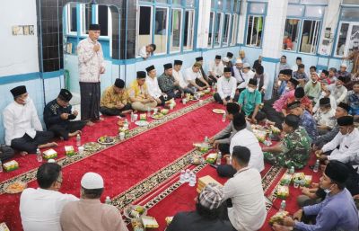Gubernur Mahyeldi Safari Ramadan di Masjid Al-Mubarak Batang Arau, Ada Pesan Khusus ke Pemko Padang