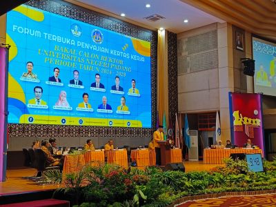 Sebelas Bakal Calon Rektor UNP Sampaikan Kertas Kerja di Forum Terbuka