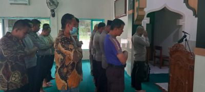 Setelah Jumatan, Polres Sawahlunto Laksanakan Sholat Gaib Korban Gempa Cianjur