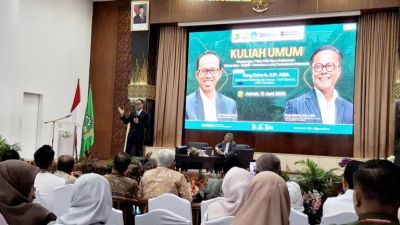 wamen-bumn-dony-oskaria-beri-kuliah-umum-di-unand-ajak-mahasiswa-bangun-triple-helix-baru